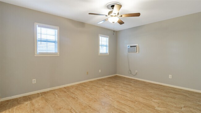 Building Photo - 4505 Terrace Manor Dr