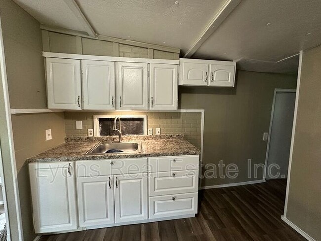 Building Photo - 8086 Heck Dr