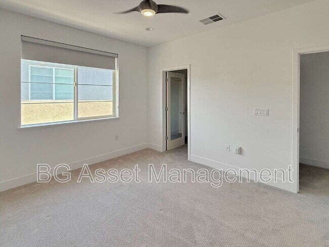 Building Photo - 223 Bolt Ct