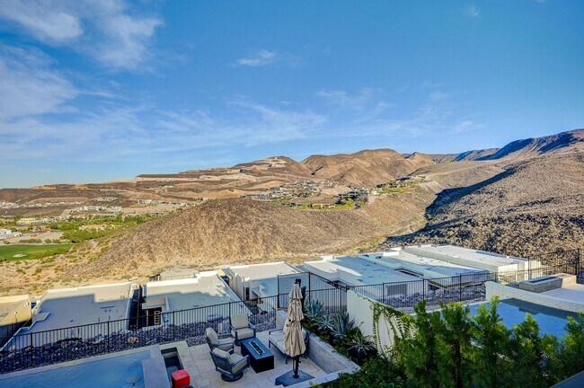 Building Photo - Amazing Golf Course and Las Vegas Valley V...