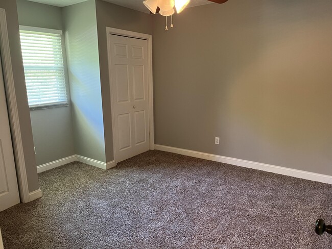 Building Photo - 2731 Birdwell Dr