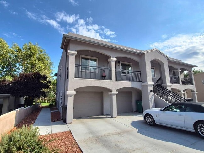 Building Photo - 45 Chaparral Dr