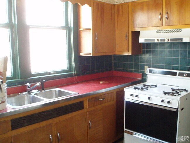 Building Photo - 636 Huffman St