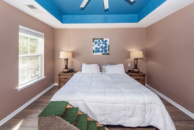 Building Photo - 4 Bedroom, 2.5 Bathroom Home in Brownswood...