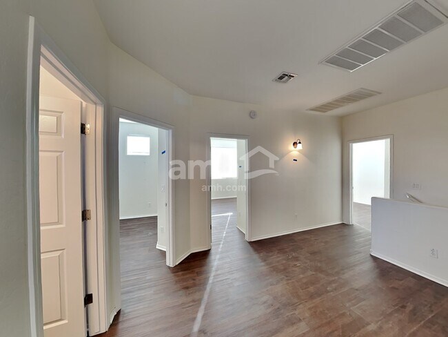 Building Photo - 1720 S Valle Verde