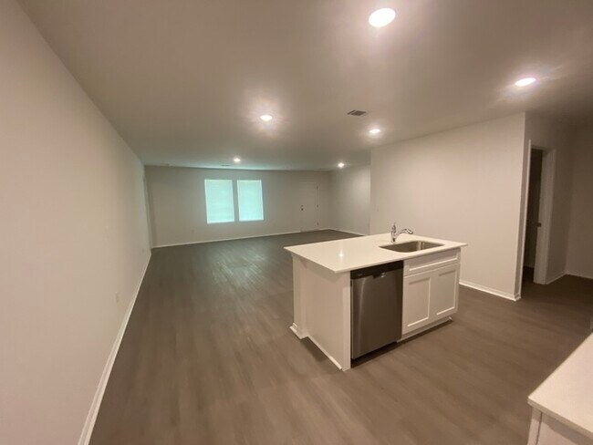 Building Photo - 103 E Fredonia Ct