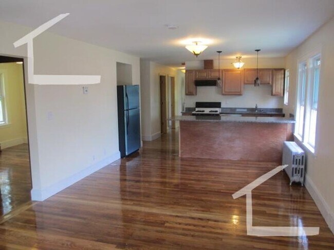 Building Photo - Nice 4 bed in Oak Square