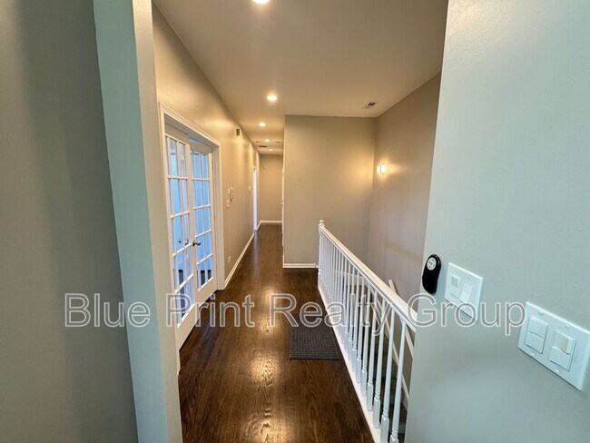 Building Photo - 6332 S Ingleside Ave
