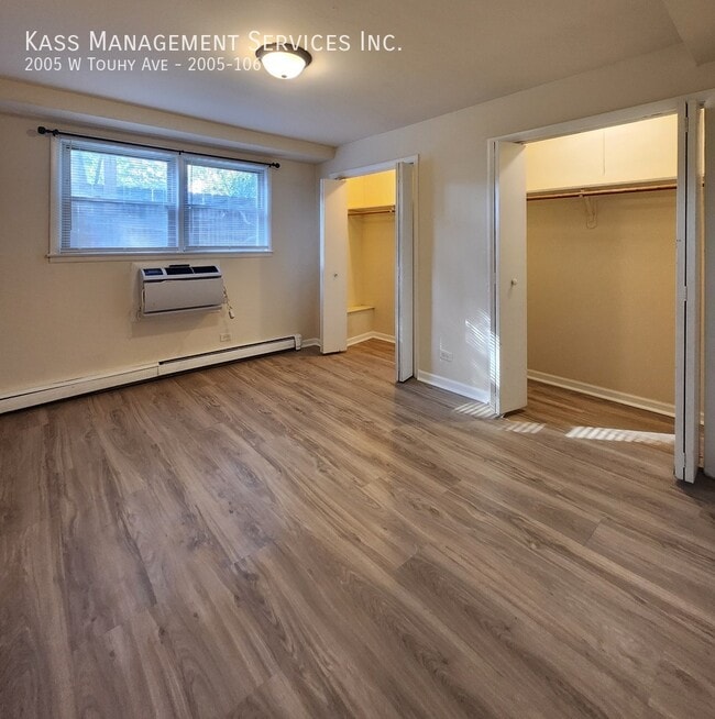 Building Photo - 2005 W Touhy Ave