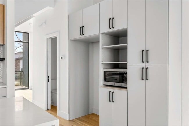 Building Photo - 816 Berne St SE