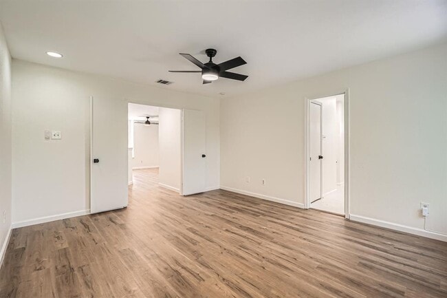 Building Photo - 8801 Piney Creek Bend