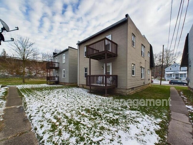 Building Photo - 539 Gage St