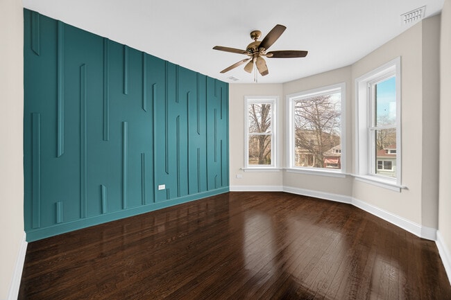 Building Photo - 7011 S Prairie Ave