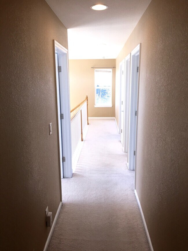 Building Photo - Stunning 4 Bedroom Home In Cross Creek area of Aurora