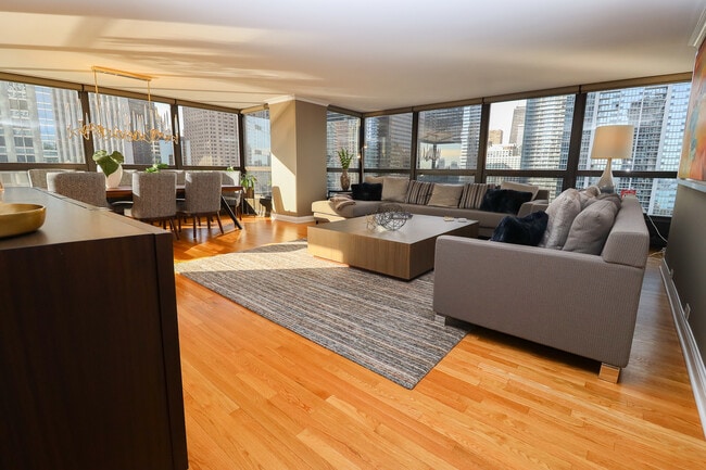 Building Photo - 360 E Randolph St