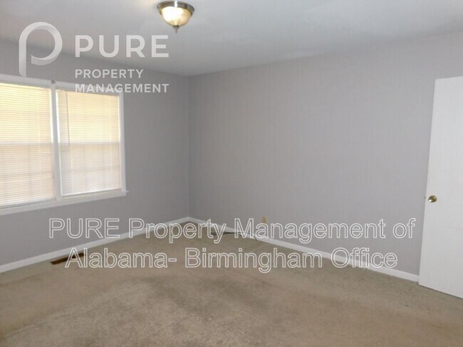 Building Photo - 117 NE 22nd Ave