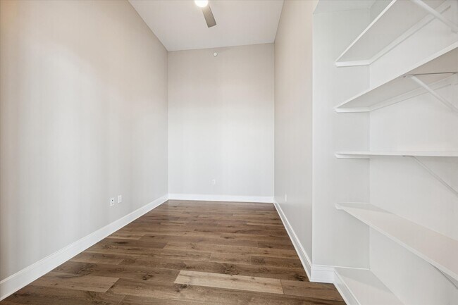 Building Photo - 9757 Katy Fwy