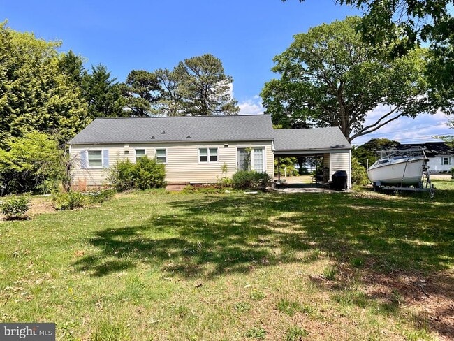 Building Photo - 3214 Riverview Dr