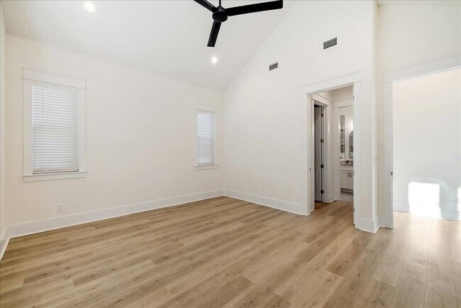 Building Photo - 4028 Poets Trl