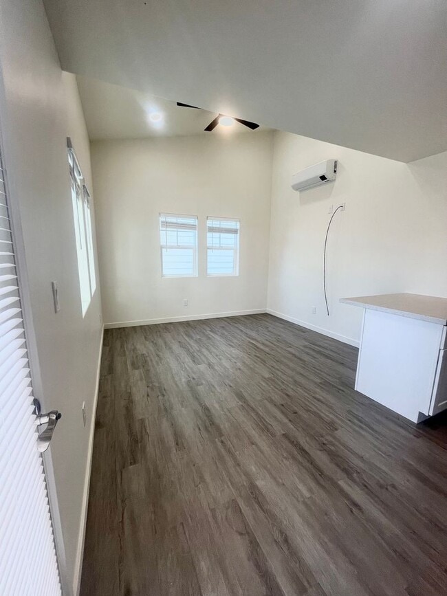 Building Photo - UPCOMING 3 BED 2 BATH HOME AVAILABLE 3/16/2026!!