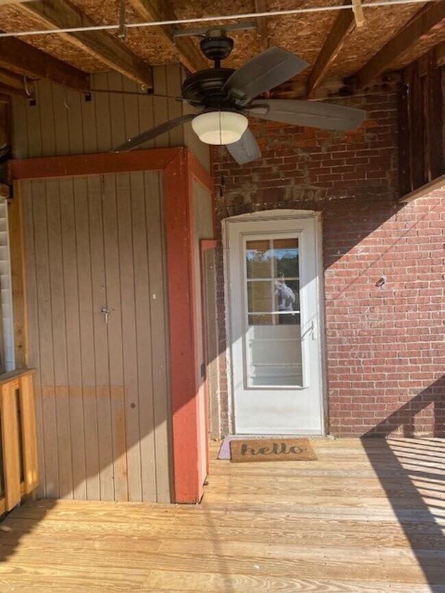 Building Photo - Three Bedroom in West Bethlehem