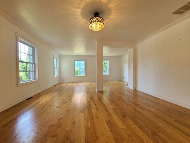 Building Photo - 3-bedroom, 2-bathroom home located in beautiful St. Joseph, MI