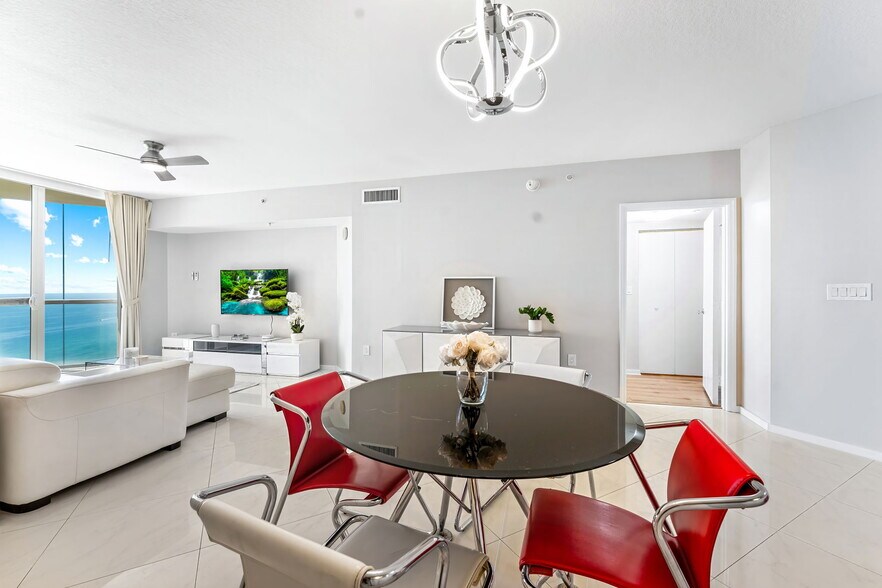 Building Photo - 16699 Collins Ave