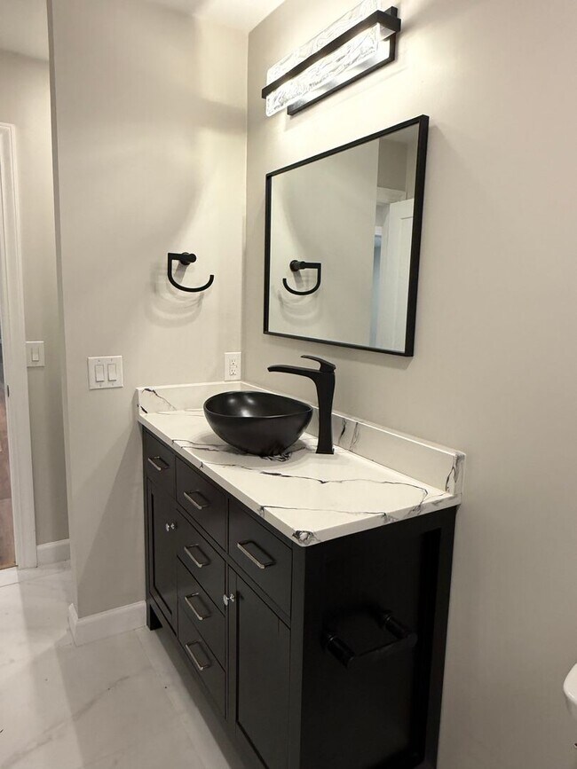 Building Photo - Stunning Remodeled One-Story Home - Port Royal Plantation