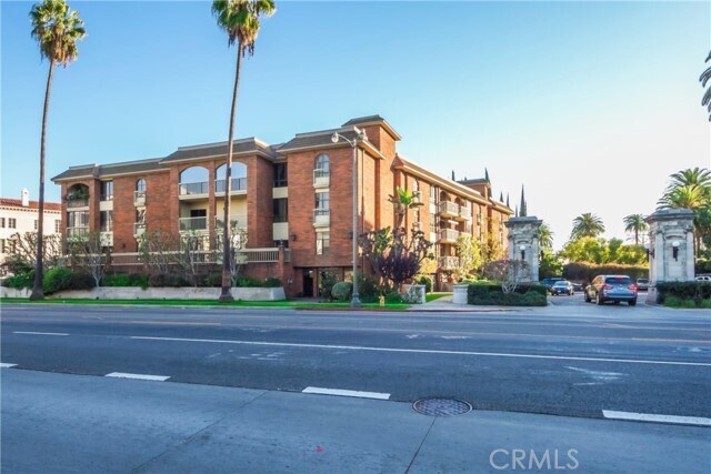 Building Photo - 4444 Wilshire Blvd