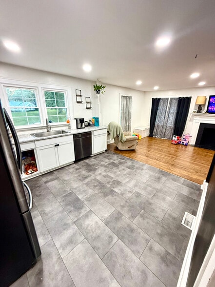 Building Photo - 245 Church St