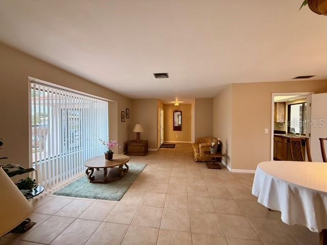 Building Photo - 2460 W Marion Ave