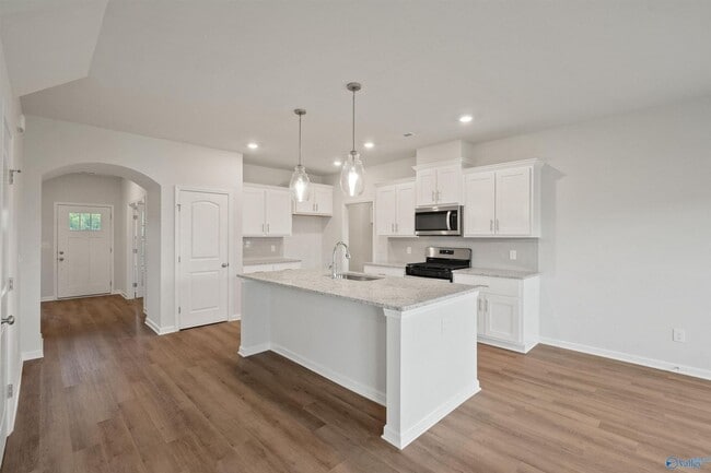 Building Photo - Move In Special!! 1/2 Off First Month's Re...