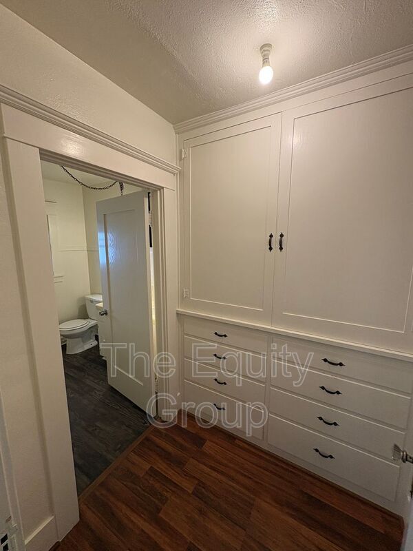 Building Photo - 1410 W Main St