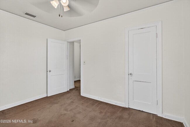 Building Photo - 345 E 44th St