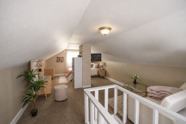 Building Photo - 642 Golfview Dr