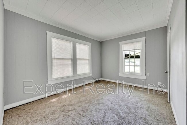 Building Photo - 608 5th Ave