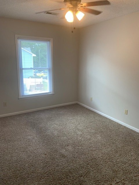 Building Photo - 3 Bed / 2 Bath at Willoughby Park