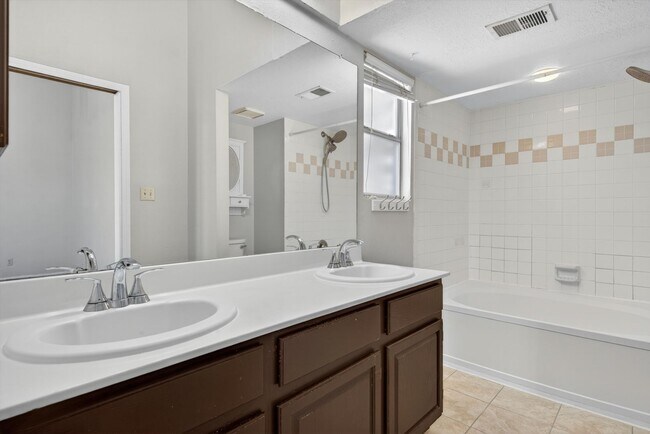 Building Photo - 2413 Agua Fria Dr NE