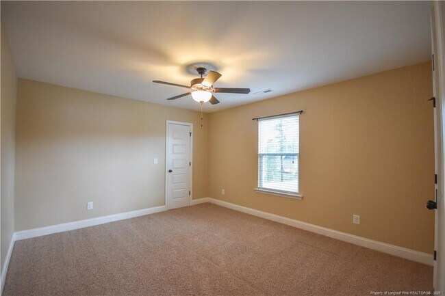 Building Photo - 124 Summer Creek Ln