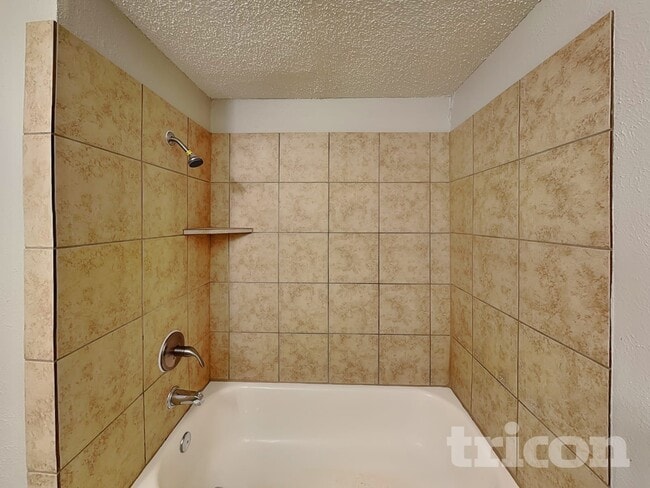 Building Photo - 1210 Green Hill Dr