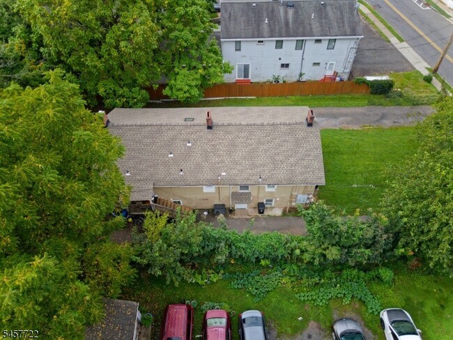 Building Photo - 148 Davenport St