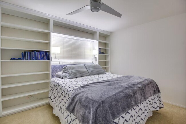 Building Photo - 5026 N Crestridge Dr