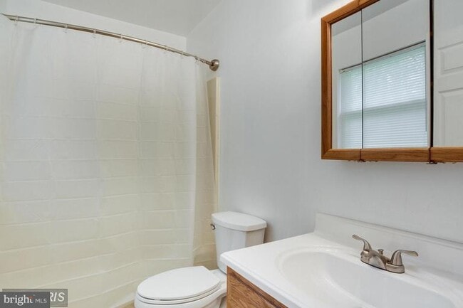 Building Photo - 591 Evergreen Ct