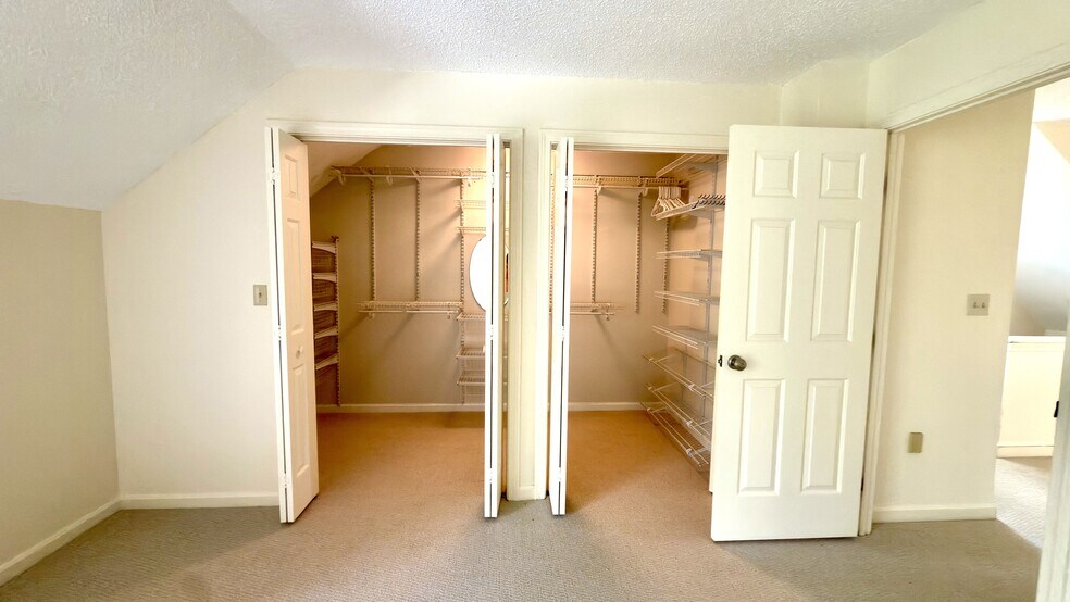 Building Photo - 26 Lions Ln