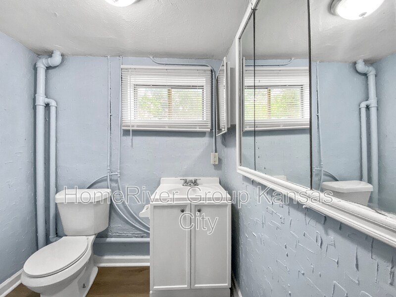 Building Photo - 1123 S Haden St