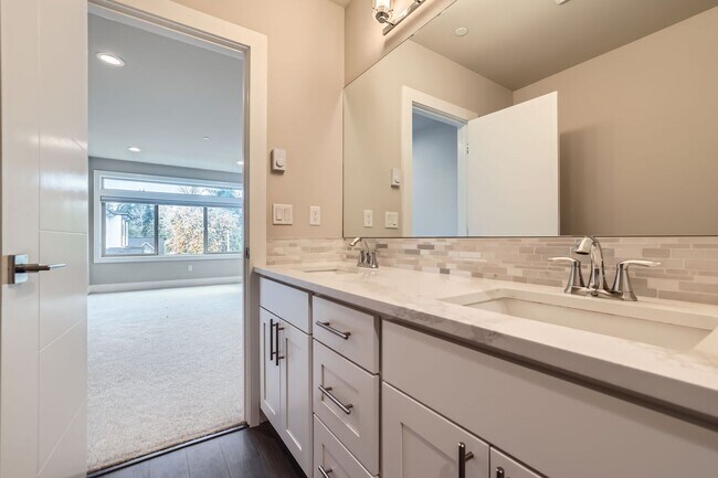 Building Photo - New Construction!  Spacious Modern Townhome in Edmonds.