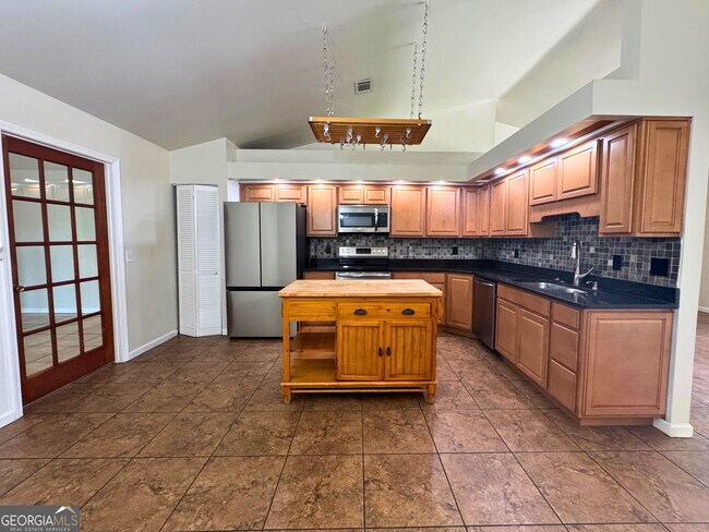 Building Photo - 330 McQueen Cir