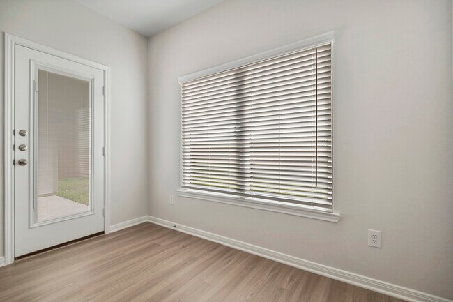 Building Photo - 417 Mustang Trot Dr