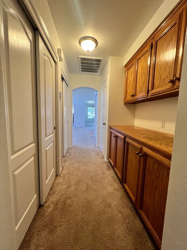 Building Photo - For Rent – Spacious 3 Bed / 2 Bath | 2,660 Sq Ft | West Madera