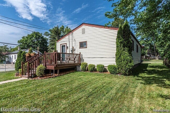 Building Photo - 3800 Elmhurst Ave